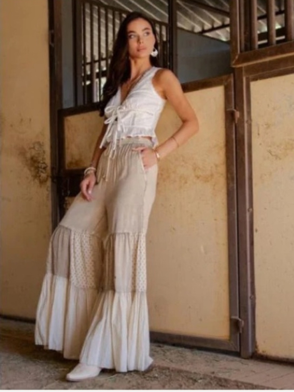 Yoyng Threads Tiered Wide-Leg Pants in Light Beige Sz S
